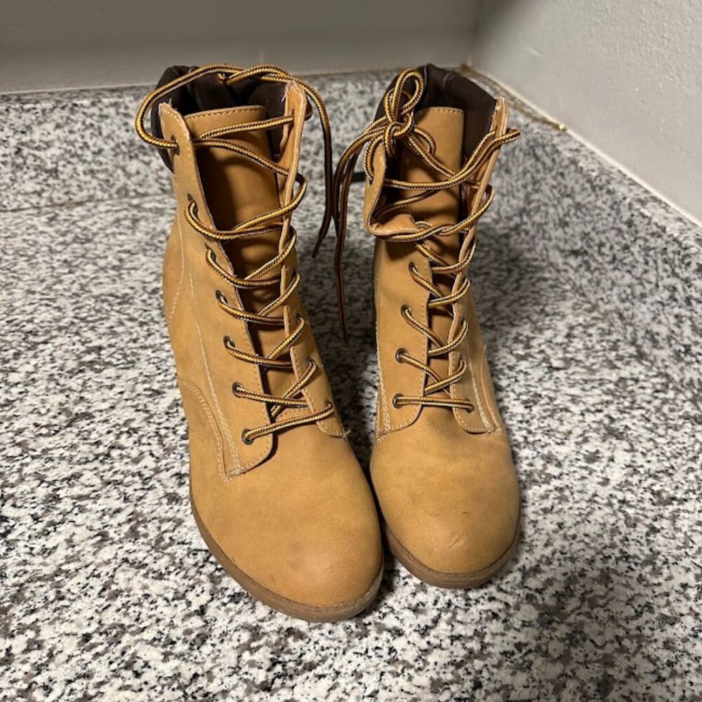 Mudd Lace-Up Heeled Combat Boots Tan Size 10